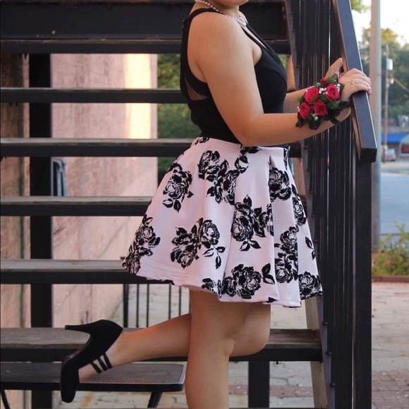 Dresses & Skirts - Homecoming dress with key hole back